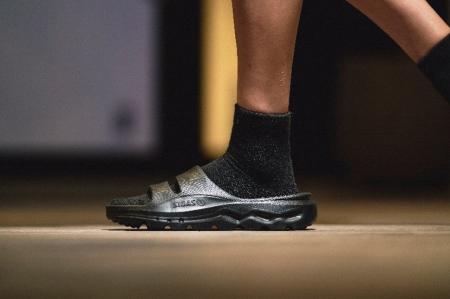 一般医療機器×抗菌仕様の次世代リカバリーサンダル「R