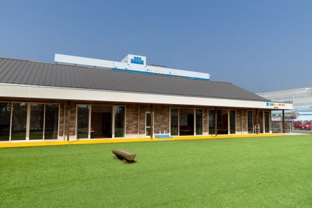 園庭は駐車場20台相当の約600平方メートル 、食事とお