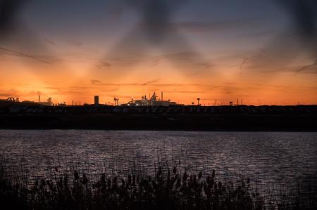 日鉄とJFE、脱炭素化で世界に出遅れ　国際NGOが企業ラ