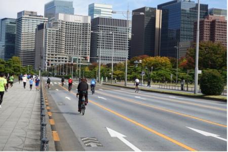 皇居外苑にて自転車産業振興協会が主催する パレスサ 皇居外苑にて自転車産業振興協会が主催する パレスサ