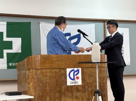 応募者378名から選ばれた12名の新入社員が入社式utf-8