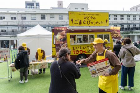 全国各地で行列・完売が続く、純正ごま油のキッチンカ 全国各地で行列・完売が続く、純正ごま油のキッチンカ