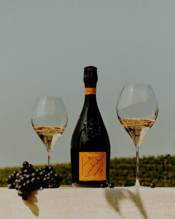 ヴーヴ・クリコ ラ・グランダム 2018 x サイモン・ポ