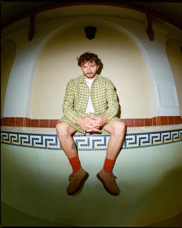 ロンドンを拠点に活動するアーティストMom Tudieが、