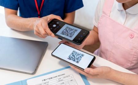 QRコードで、その場でつながる！LYNXSが招待機能をア