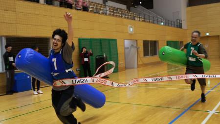 新入社員の「会社になじめるか不安」をユニークに解消