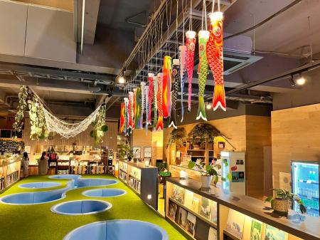 おふろcafe ハレニワの湯の天井に、お子さまが作った