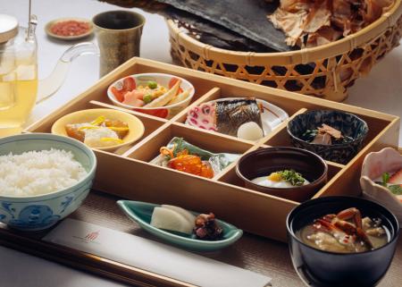 【オーセントホテル小樽】和朝食膳を北前船の物語とと