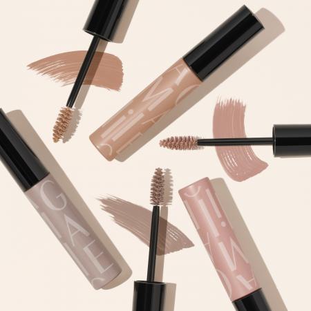 眉の”黒”印象を自然にチェンジ。マキアージュからサロ