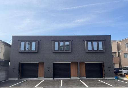 分散するオフィス・駐車場・倉庫を一体化し、小規模事