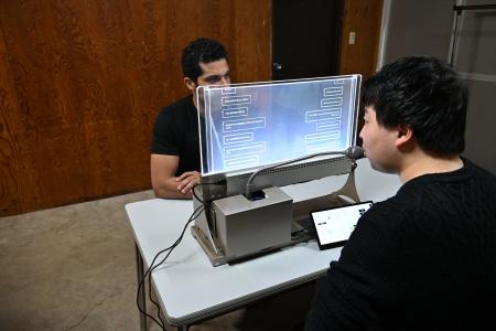 TOPPAN、非クラウド型自動通訳ディスプレイ「UCDispla