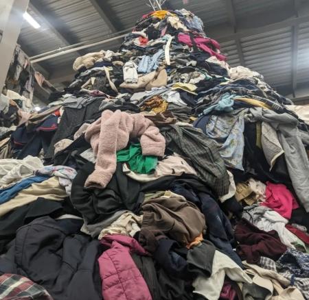 アパレル廃棄問題の「繊維選別」を低コスト装置で解決