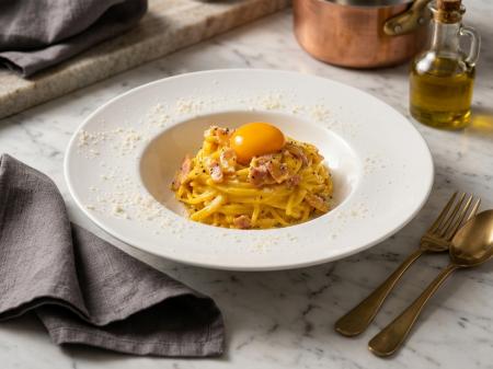 卵黄3個で仕上げる“本気のカルボナーラ”--累計約2万人