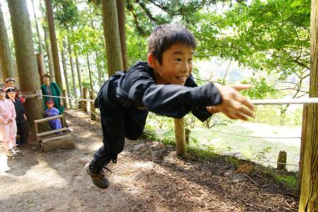 【ゴールデンウィークは新緑の赤目四十八滝へ】家族や