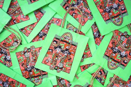 人気イラストレーターとのフレキソ印刷コラボショッパ