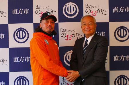 【直方市】第66次南極地域観測隊・越冬隊員が市長を表 【直方市】第66次南極地域観測隊・越冬隊員が市長を表