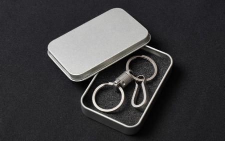 磁力の力で瞬間着脱。耐荷重30kgの強靭なロック機構を