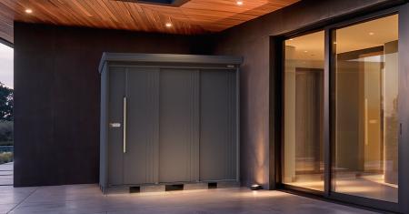 マットな質感のアイボリーブラック本体色を主力の中型