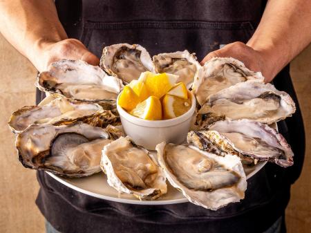 【生牡蠣100円】「10年間ありがとう、これからもよろ