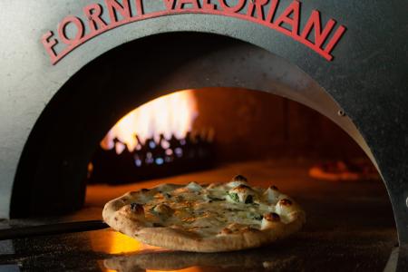 4周年を記念した限定ビュッフェ 「コーダロッサ ピッ