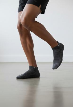 綿麻のシャリ感で夏の足元を快適に。「ドライエアソッ