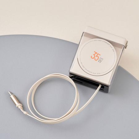 旅行バッグにこれを入れるだけ！USBコード内蔵で急速