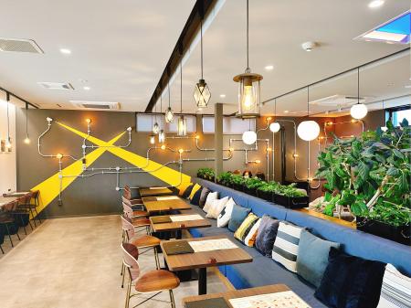【電気工事屋さんのカフェが1周年】配管むき出しの空