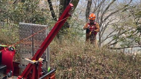 他社が断る「林道転落」に全国出動--バイク専門特殊救 他社が断る「林道転落」に全国出動--バイク専門特殊救
