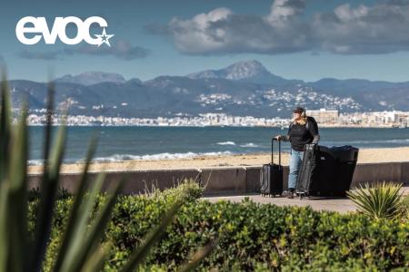 「クローゼットに眠らせない。」365日の相棒へ。EVOC