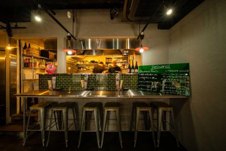 大阪梅田にてファッションブランドと鉄板酒場のコラボ