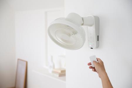 【真下も涼しい】シロカ、場所を取らずにすみずみまで