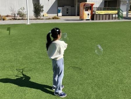 JR京葉線 幕張豊砂駅でお子さま向け遊具の「改札窓口