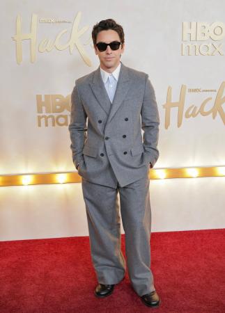 【Dior】ポール・W・ダウンズが『HACKS』 のプレミア