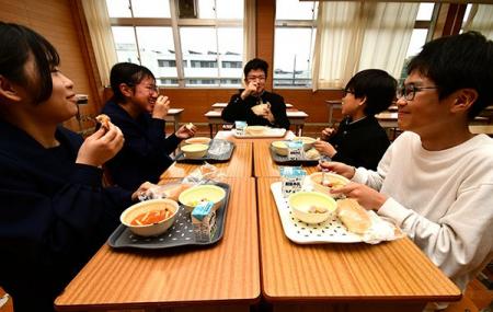 義務教育９年間における恒久的無償化をいち早く実現さ