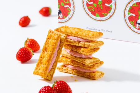 < イチゴのつぶつぶ食感 >サクッと軽やか、ほどける < イチゴのつぶつぶ食感 >サクッと軽やか、ほどける