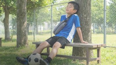 猛暑対策「飲める冷却」凍結ペットボトルで体幹を冷や