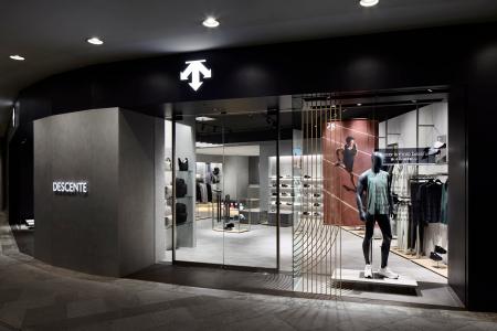 『デサント』ブランド 大阪・心斎橋および難波エリア