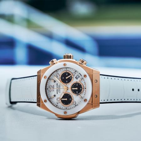 艶やかなセラミックベゼルとソーラー機能を備えた、初