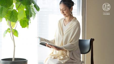 「カーデはかさばる、ストールは落ちる」悩みを解決。