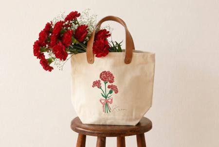 【ココロを贈る 名入れギフトOkulu】母の日に想いを込