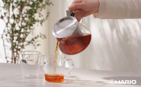 所作が変わると、一杯が変わる。片手で注げるティーポ