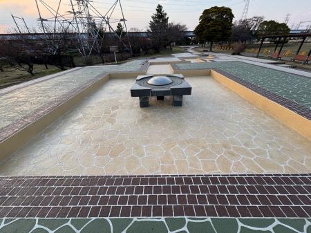 埼玉県久喜市で「公園が蘇る」マットスプレー施工が完