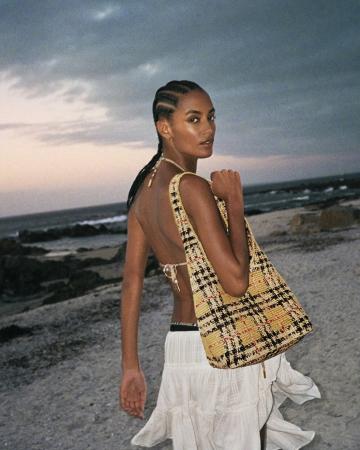 【BURBERRY】HIGH SUMMER 2026キャンペーンを発表 【BURBERRY】HIGH SUMMER 2026キャンペーンを発表