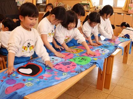 子どもの日を前に高槻市内の認定こども園でオリジナル