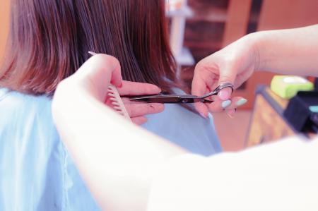 「理美容師を目指す学生向け奨学金（給付型）」2027年