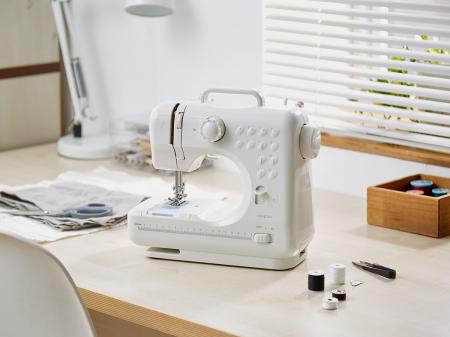 simplusから、軽量約2kg×12ステッチ搭載の初心者向け simplusから、軽量約2kg×12ステッチ搭載の初心者向け