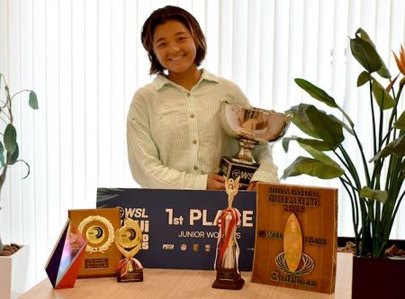 将来の五輪出場を目指すプロサーファー池田美来選手、 将来の五輪出場を目指すプロサーファー池田美来選手、