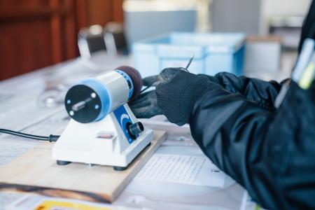 日本初の金属洋食器メーカー「燕物産」と連携。カトラ 日本初の金属洋食器メーカー「燕物産」と連携。カトラ