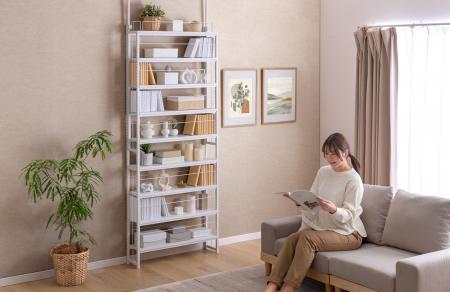 “安定感”を高める「突っ張り式」が大容量収納を実現！