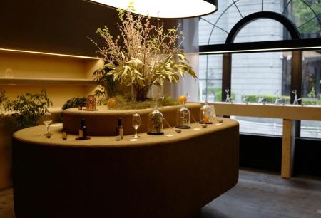 香りの実験的ラボ「フレグランスロビー」にて、新サー 香りの実験的ラボ「フレグランスロビー」にて、新サー